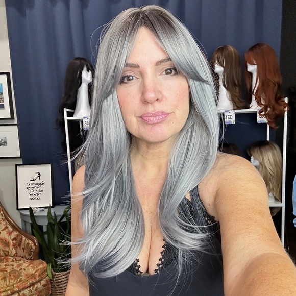 Silver Gray Long Layered Wig with Side Bangs – Soft Wavy Synthetic Hair - New - Picture 4 of 6